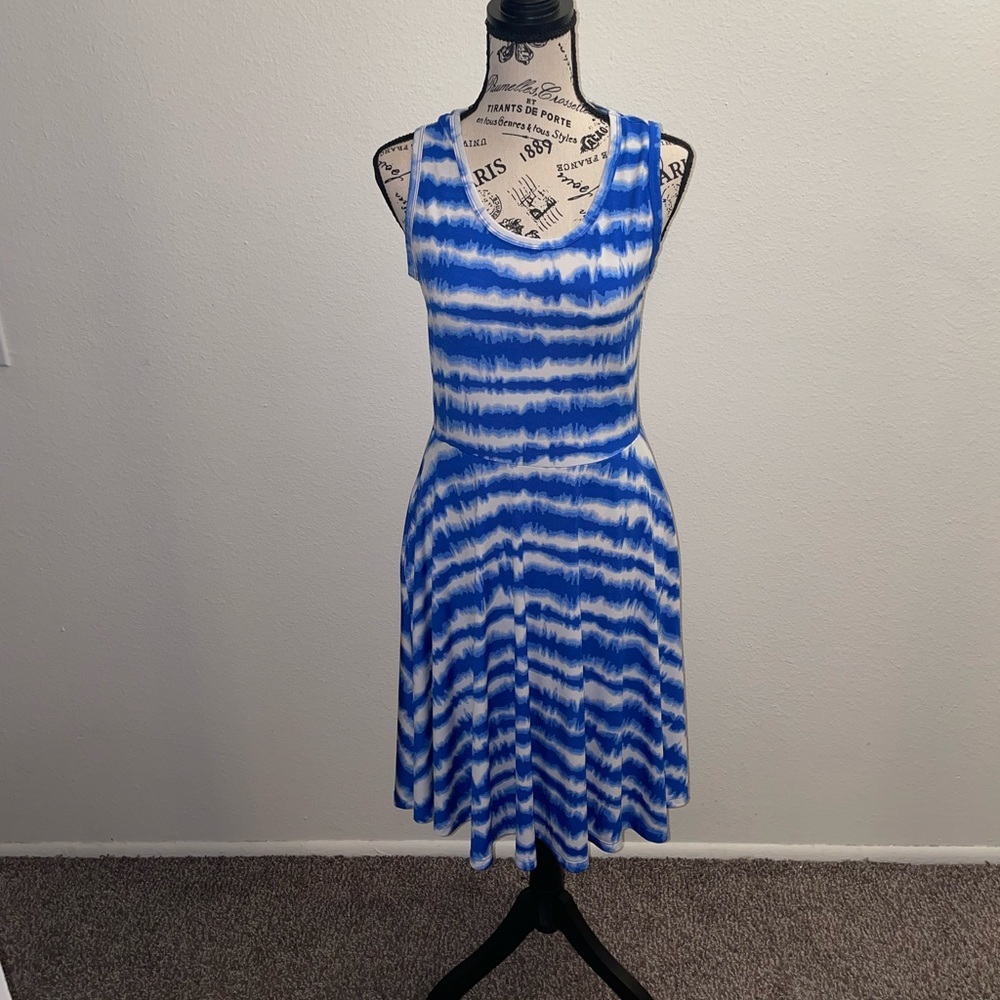 Flowy Shift Dress Size S Blue White Tie Dye Sleeveless Knee Length